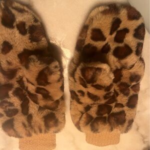 Faux Fur Leopard Mittens